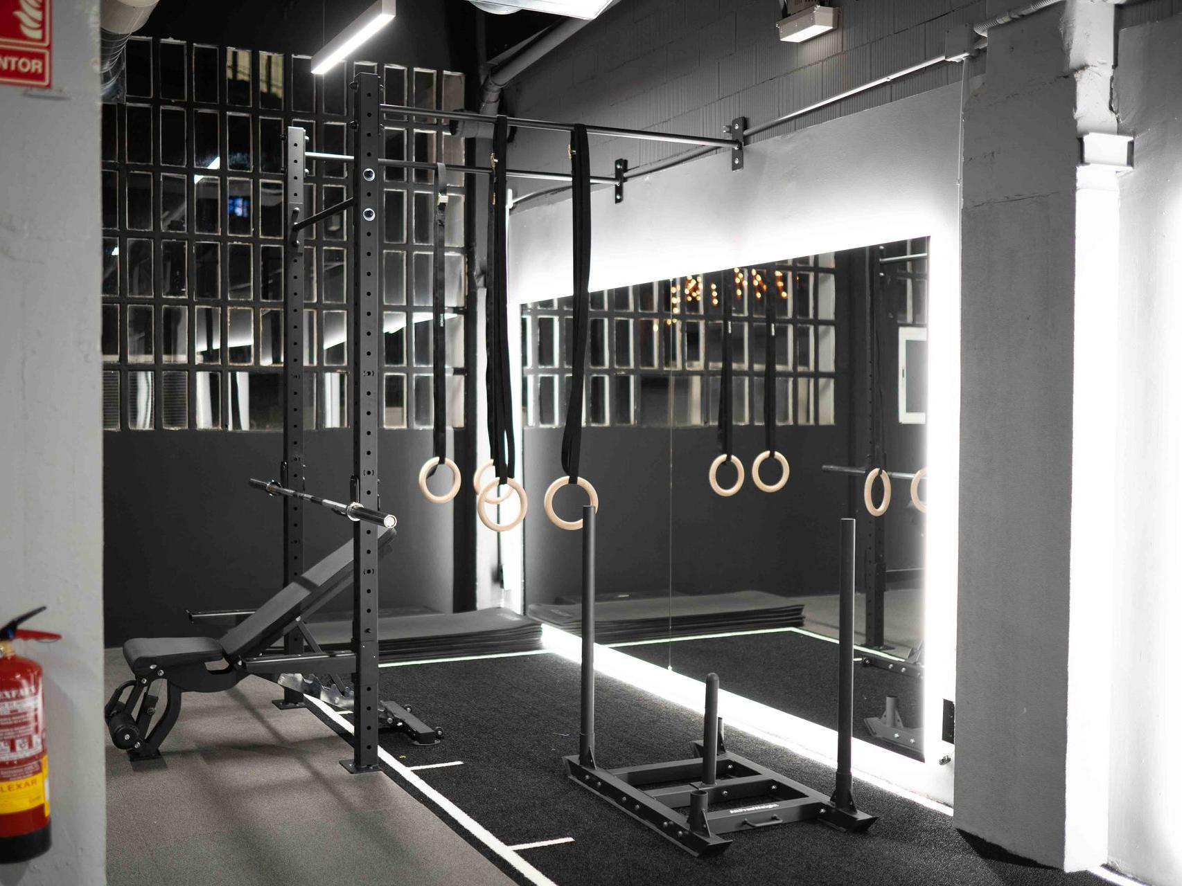 bijelo osvjetljenje u gymu