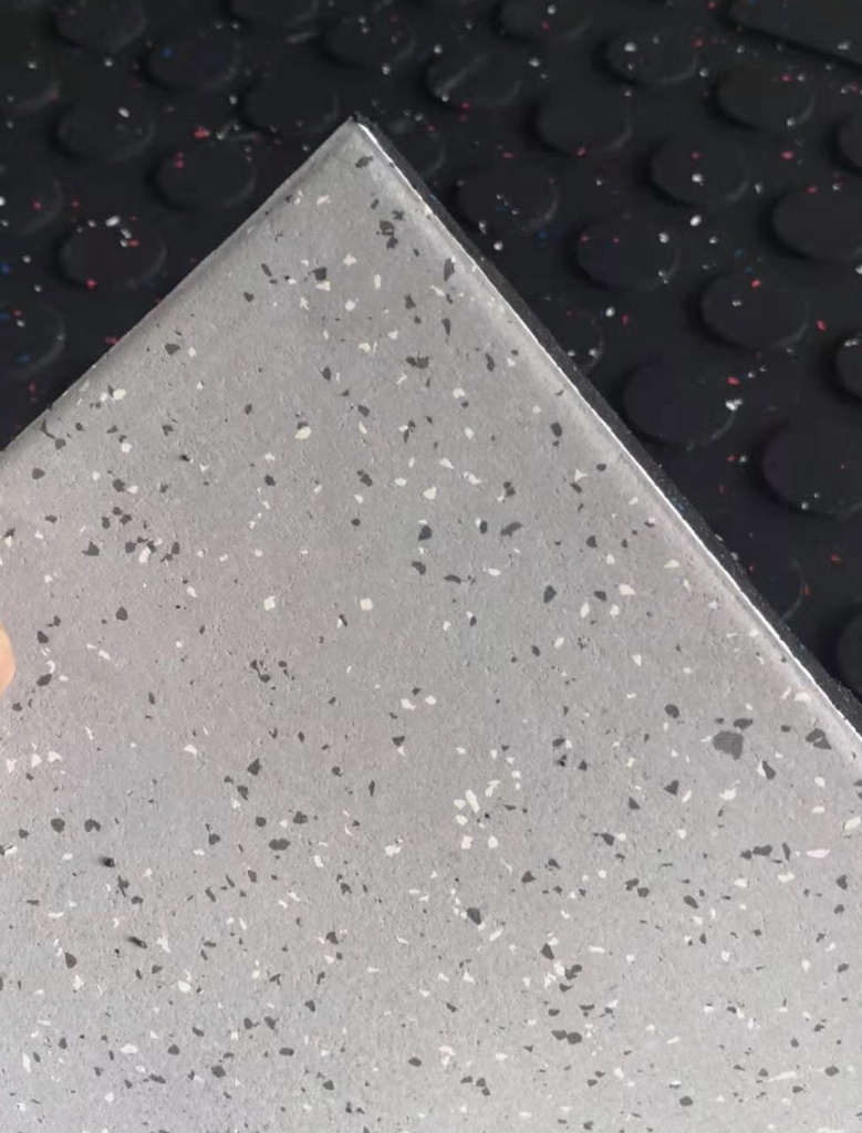 Basic Connecting Rubber Tile | Ultra Light Gray budget tile  |  1m x 1m x 2cm (B-stock)